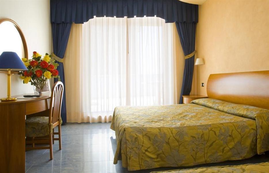 Hotel Parigi Bibione Buitenkant foto